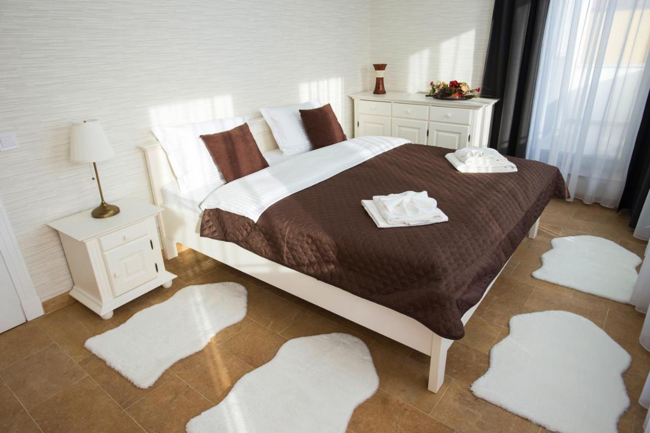 Lira Holiday Apartments Satu Mare Eksteriør billede