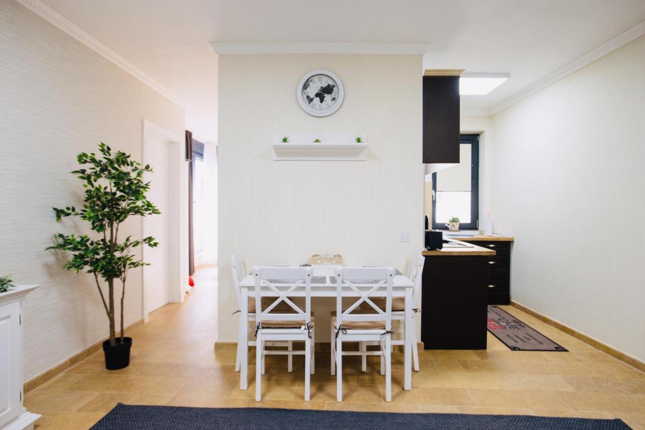 Lira Holiday Apartments Satu Mare Eksteriør billede