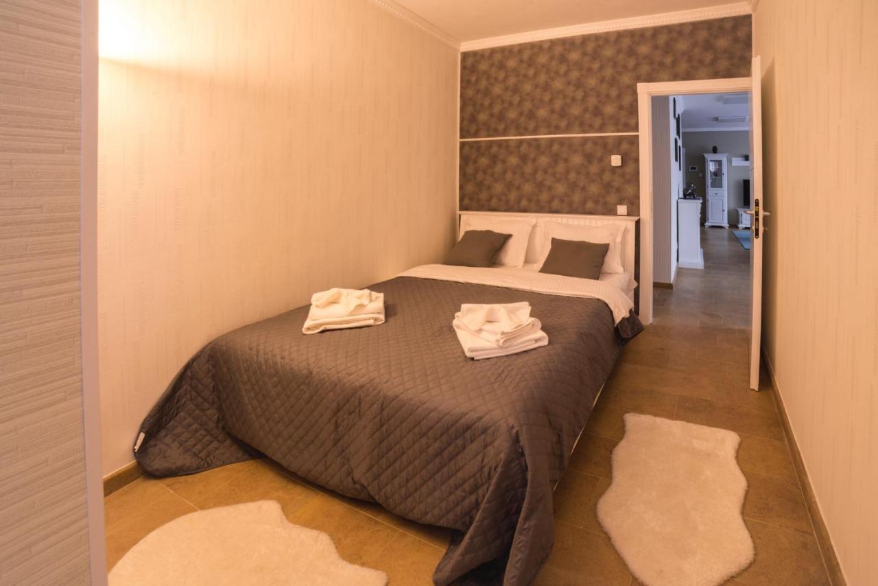 Lira Holiday Apartments Satu Mare Eksteriør billede