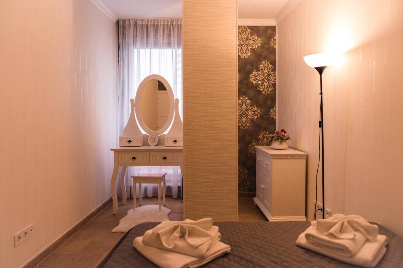 Lira Holiday Apartments Satu Mare Eksteriør billede