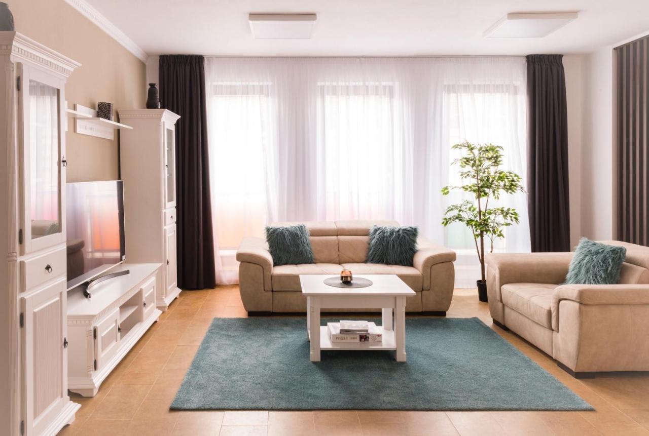 Lira Holiday Apartments Satu Mare Eksteriør billede