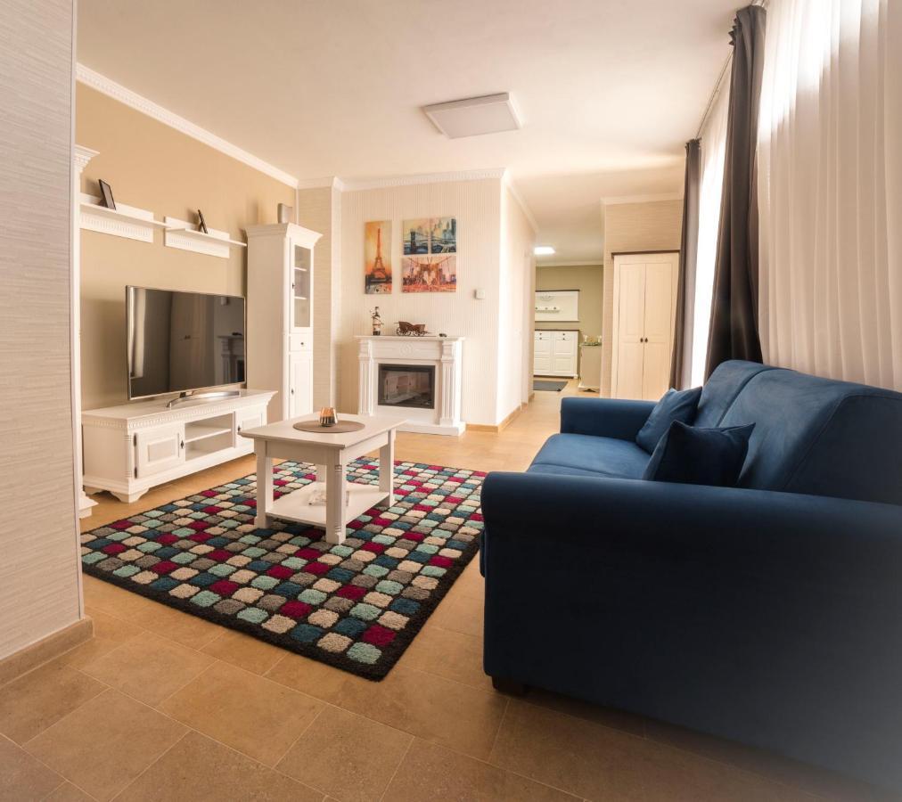 Lira Holiday Apartments Satu Mare Eksteriør billede