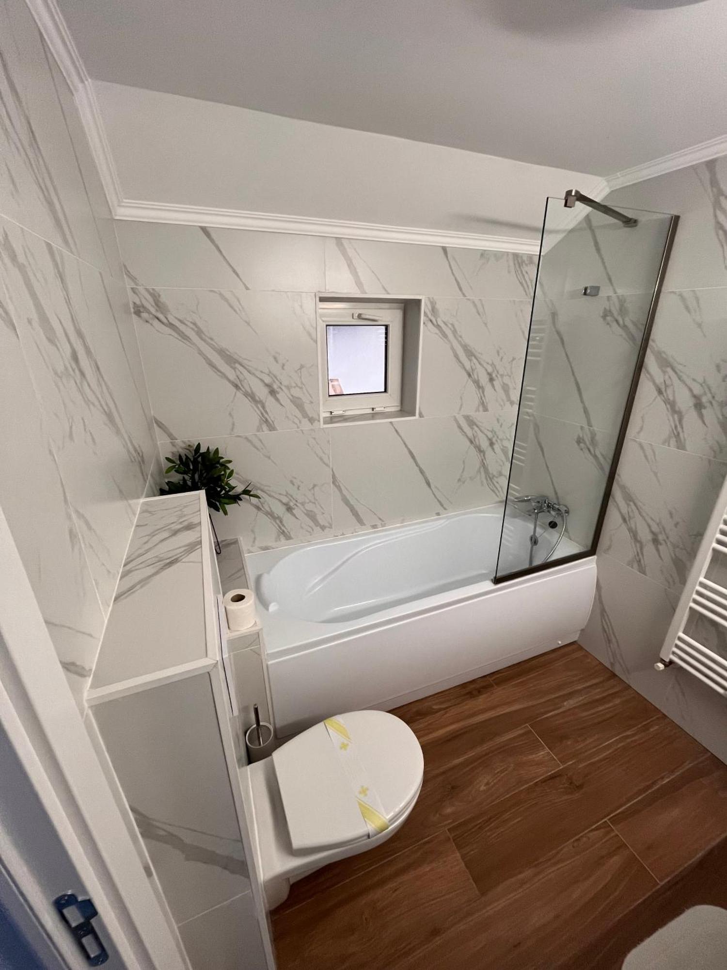 Lira Holiday Apartments Satu Mare Eksteriør billede